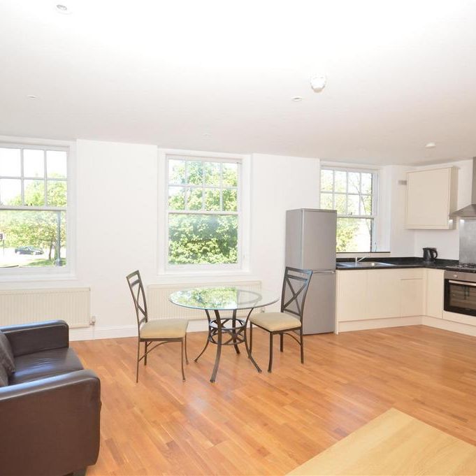 Studio to rent - Photo 1