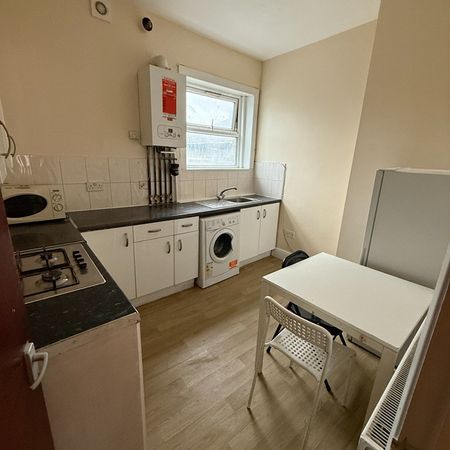 1 Bed Flat, Lea Bridge Road, E10 - Photo 3