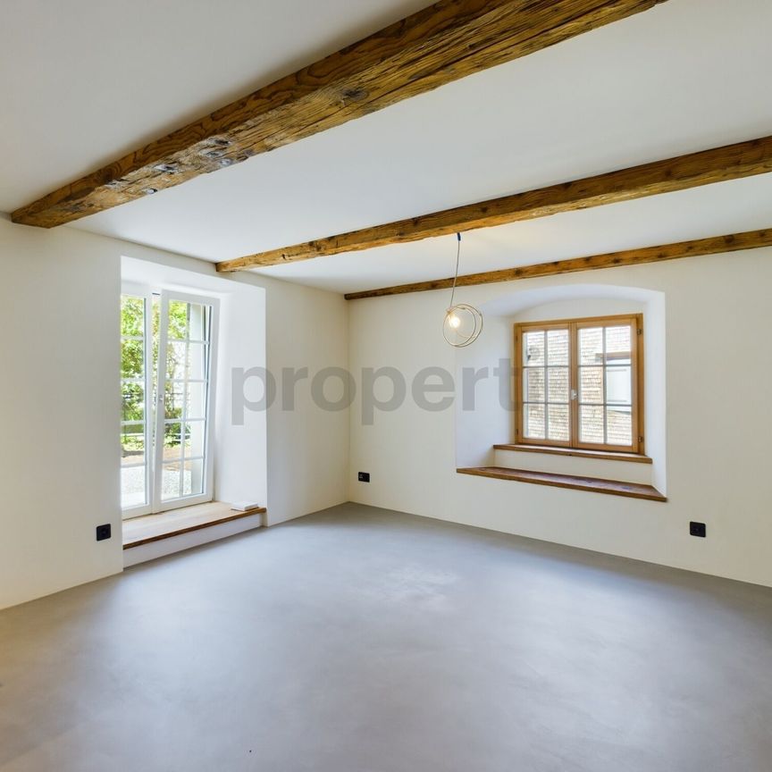 Exclusive semi-detached house with sunny seating area - Photo 1