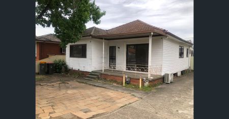 HOUSE IN CANLEY HEIGHTS - Photo 4