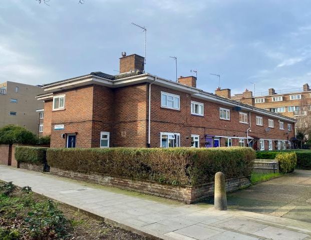 Semi detached, recently refurbished house off Burgess Park - Photo 1