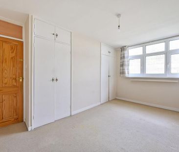 3 bedroom flat to rent - Photo 3