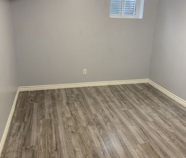 For Lease - 560 Stonehenge Drive, Hamilton, Ontario - Photo 2