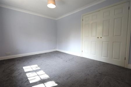 4 bedroom detached house to rent - Photo 5