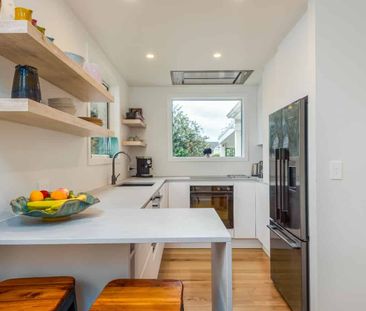 Warm character meets modern comfort on Robinson Street - Photo 2