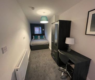 Silverdale Road, Bolton - Photo 1