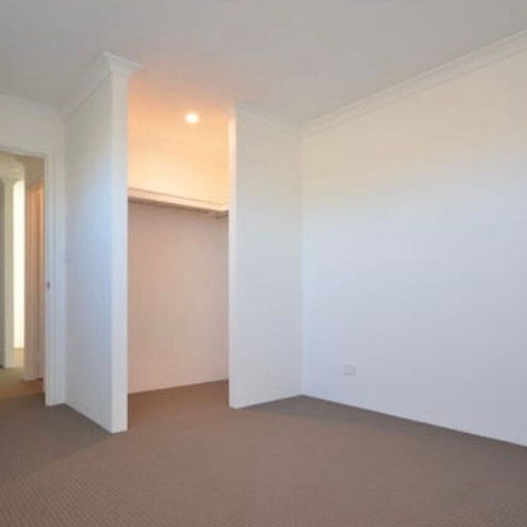 Kensington - Photo 1