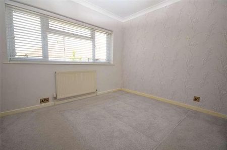 Nelson Road, Rainham, Essex, RM13 - Photo 2