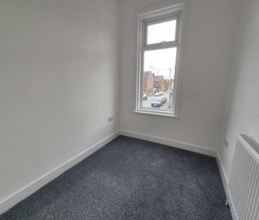 3 bedroom flat to rent - Photo 3