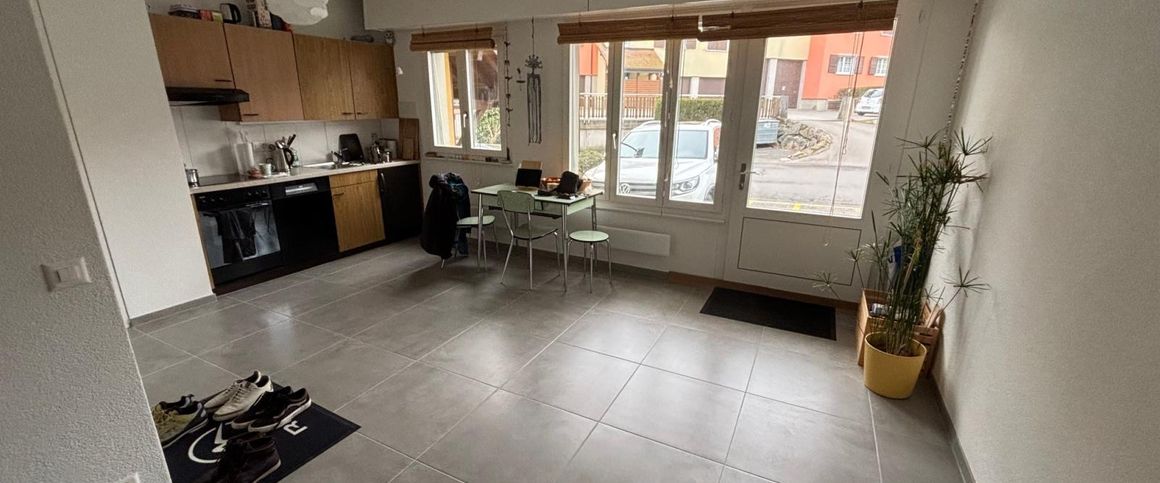 Appartement de 2 pièces au rez-de-chaussée dans un quartier calme - Photo 1