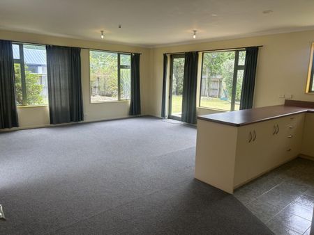 Large 2 bedroom, private home in Wakefield - Photo 2