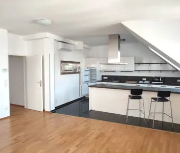 Dachterrassenwohnung: großzügig heller Wohn- / Küchenbereich (Eckwohnung, klimatisiert) - Foto 2