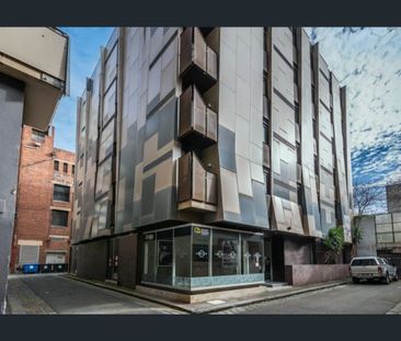 Stylish inner-city studio in prime student location - Photo 6