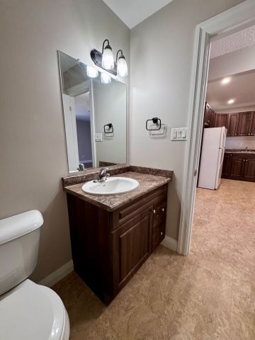 For Lease - 62 Bloor Street Unit# 1, Oshawa, Ontario - Photo 2