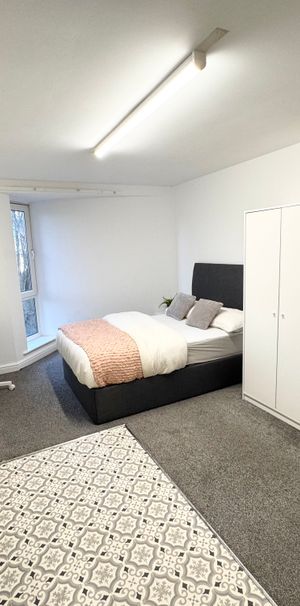 Flat 5, Samara Plaza, LS2 9DU, Leeds - Photo 1