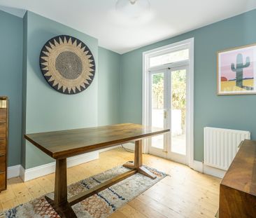 3 bedroom end of terrace house to rent - Photo 1