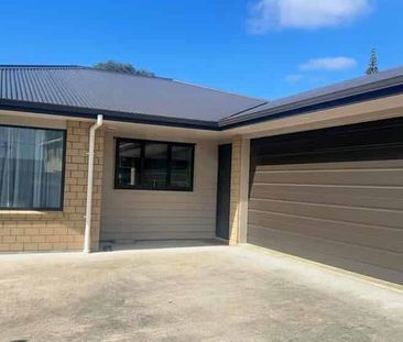 Well Presented Home with Office - Photo 4