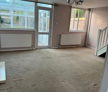 3 Bed Terraced House, Hendre Close, CV5 - Photo 1