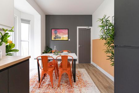 Manners #128 - Photo 4