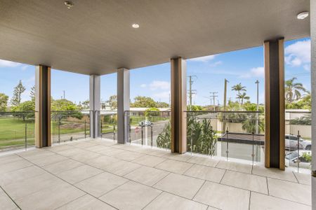 Brand New Apartment with Uninterrupted Ocean Glimpses&excl;&excl; - Photo 2