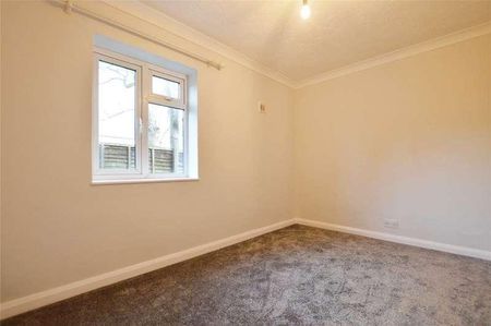 High Road, Byfleet, Surrey, KT14 - Photo 5