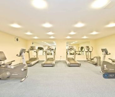 2 bedroom penthouse to rent - Photo 3