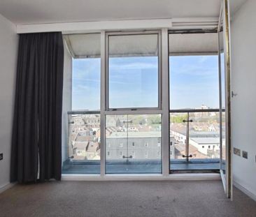 An immaculate, modern two-bedroom furnished flat to let in the soug... - Photo 3