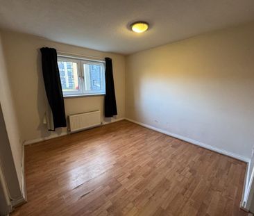 2 bedroom ground floor flat to rent - Photo 2