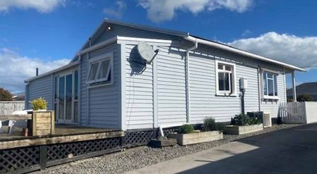 3 BEDROOM (PLUS SMALL OFFICE), 1 BATHROOM FAMILY HOME IN A GREAT LOCATION - Photo 5