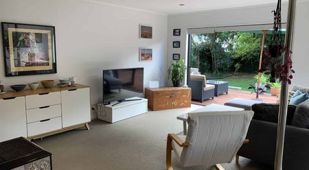 Large and Sunny Home for Rent in Otaki - Photo 2