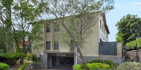 Spacious Four-Bedroom Townhouse in the Heart of Greenwich Village - Photo 3