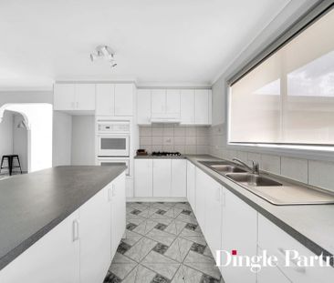 5 MIN WALK FROM THE TRAIN STATION! - Photo 4