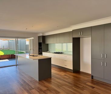 Family Living - Photo 5