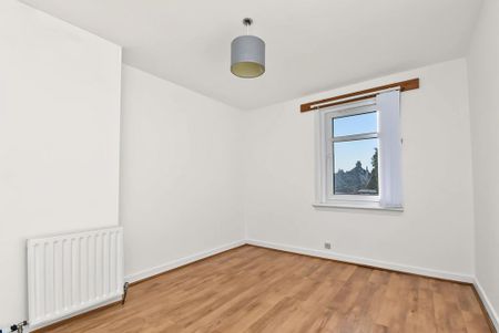 2 bedroom semi-detached house to rent - Photo 4