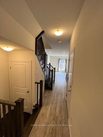 Townhouse For Lease | X8144130 - Photo 4