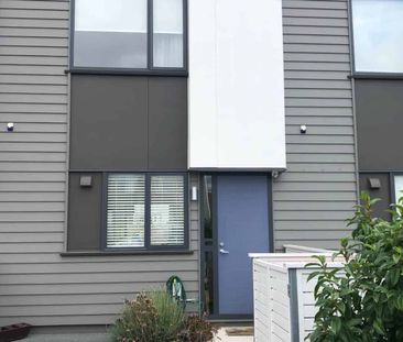 2 Bedrooms home, Perfect Location in Flat Bush - Photo 2