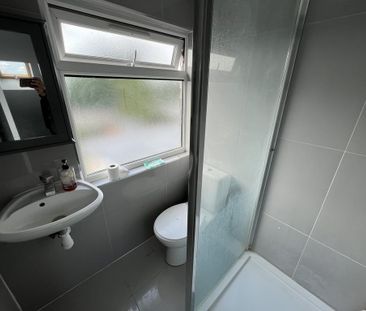 5 bedroom semi-detached house to rent - Photo 4