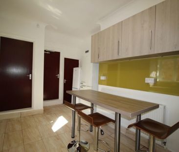 6 bed Semi-Detached House for Rent - Photo 1