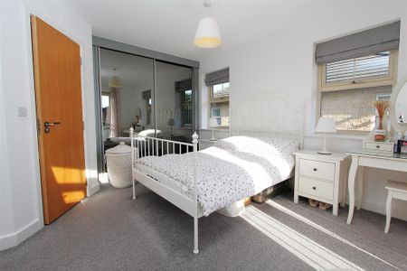 2 bedroom end of terrace house to rent - Photo 5