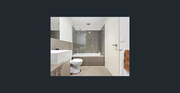 Notable over-sized residence - Photo 1