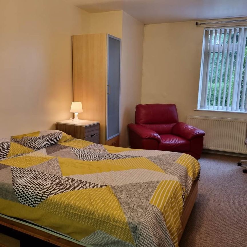 108 Caernarfon Road - Photo 1