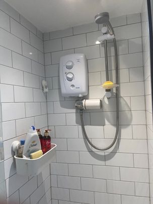 Studio Flat, Sillwood Street, BN1 - Photo 1