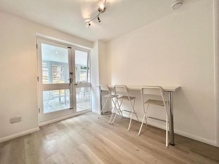 1 bedroom in a house share to rent - Photo 2