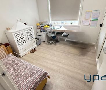 A Park-Facing Residence Offering Space and Elegance !! - Photo 6