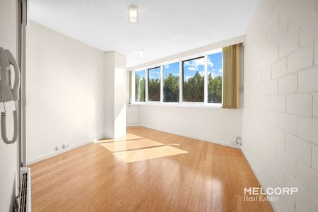 BRIGHT AND SPACIOUS ONE BEDROOM RETREAT - UNFURNISHED - Photo 3