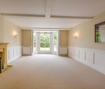 Beautiful Farmhouse in semi-rural Hatfield - Photo 4