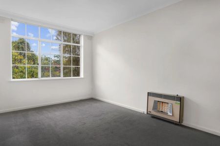 Boutique Park-Side Living in Prestigious St Kilda Hill - Photo 2