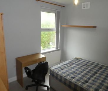 4 bedroom semi-detached house to rent - Photo 2