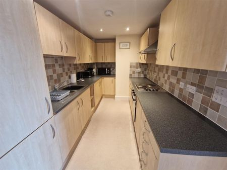 Kings Road, SA1 8PY, Swansea - Photo 2