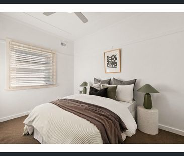 CHARMING COTTAGE IN SOUGHT-AFTER NEW LAMBTON - Photo 2